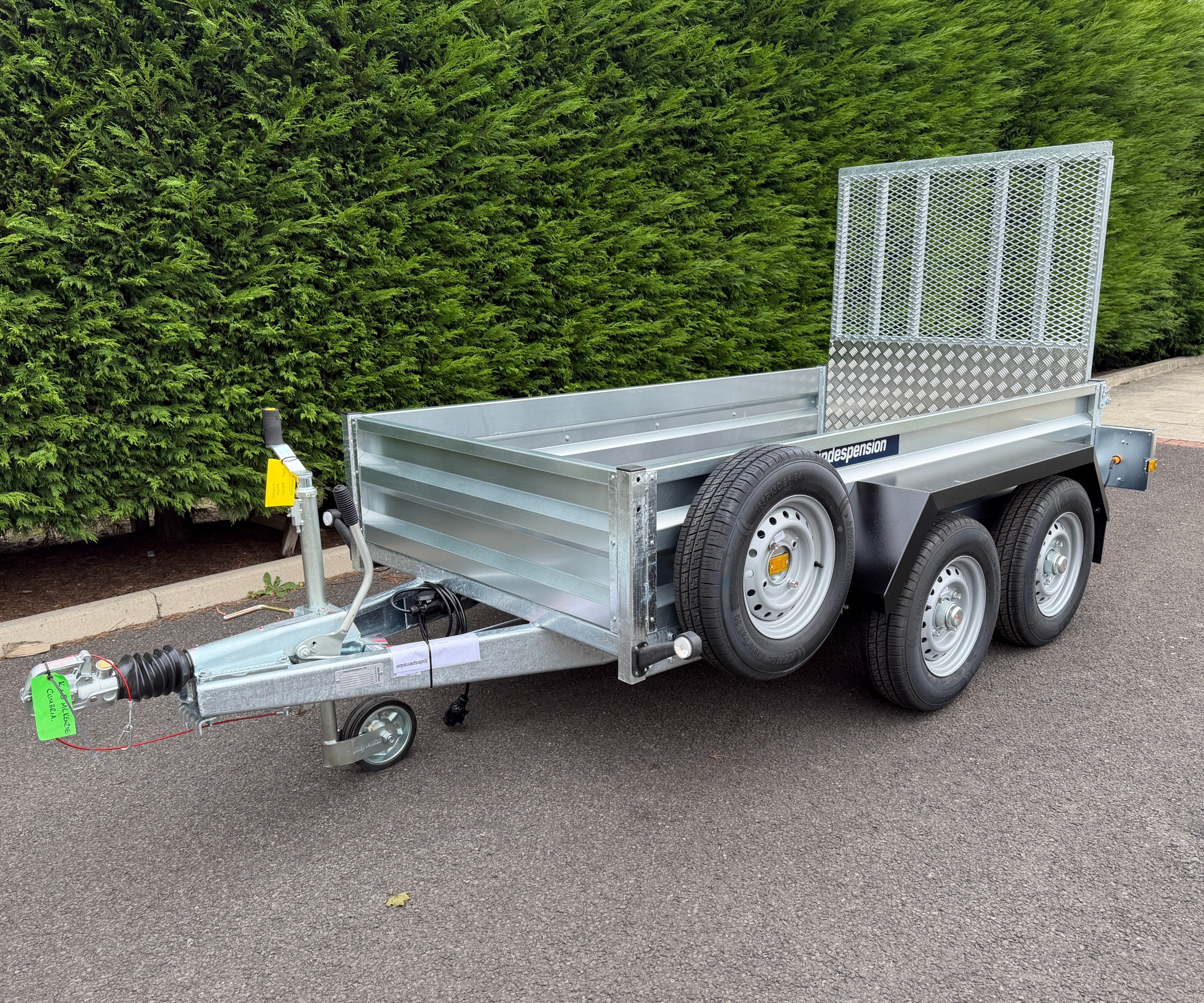 indespension-braked-8-x-4-twin-axle-trailer-ramped-trailer